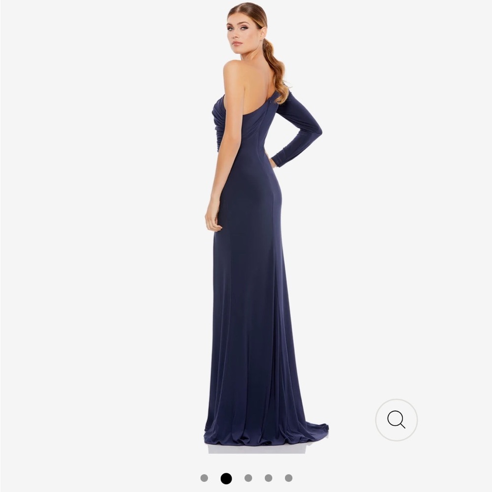 STRETCH JERSEY ONE
SLEEVE GATHERED
WAIST GOWN